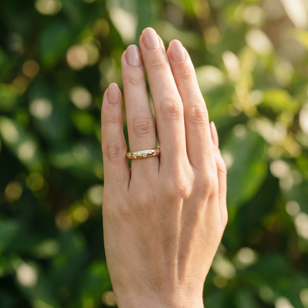 Yellow gold Round Diamond Flush-Set Comfort Fit Band