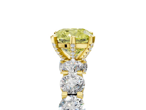 Yellow gold Round Diamond Side Stone Engagement Ring with Six-Prong Setting_5