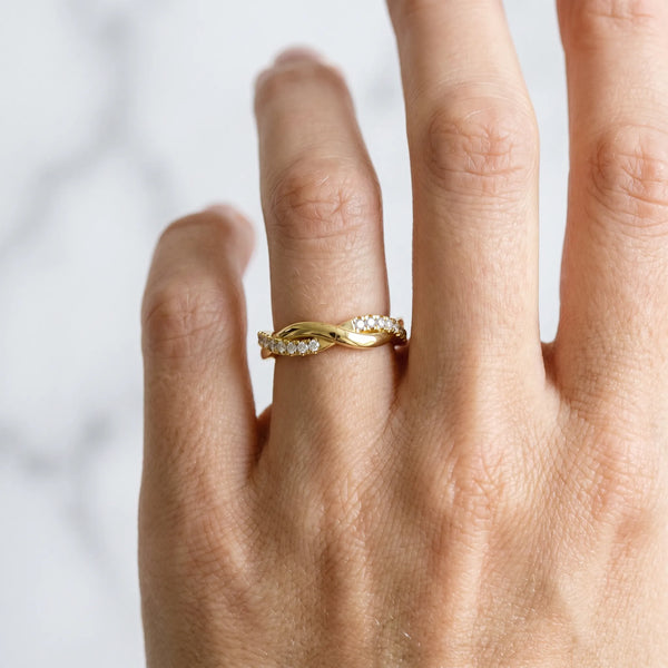 Yellow gold Round Diamond Twisted Infinity Band with Prong Setting
