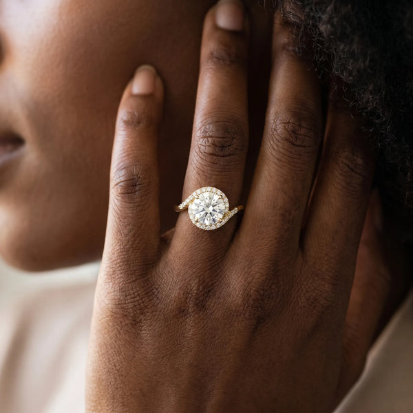 Yellow gold Round Halo Twist Band with Four-Prong Setting
