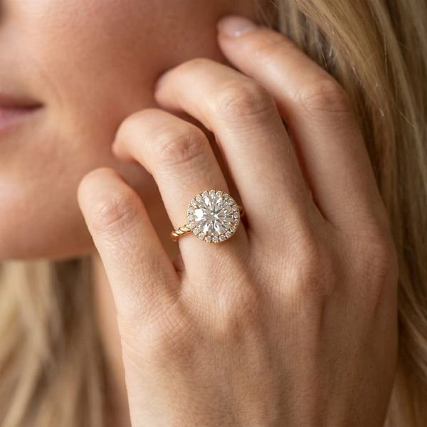 Yellow gold Round Halo Twisted Band Four-Prong Diamond Ring