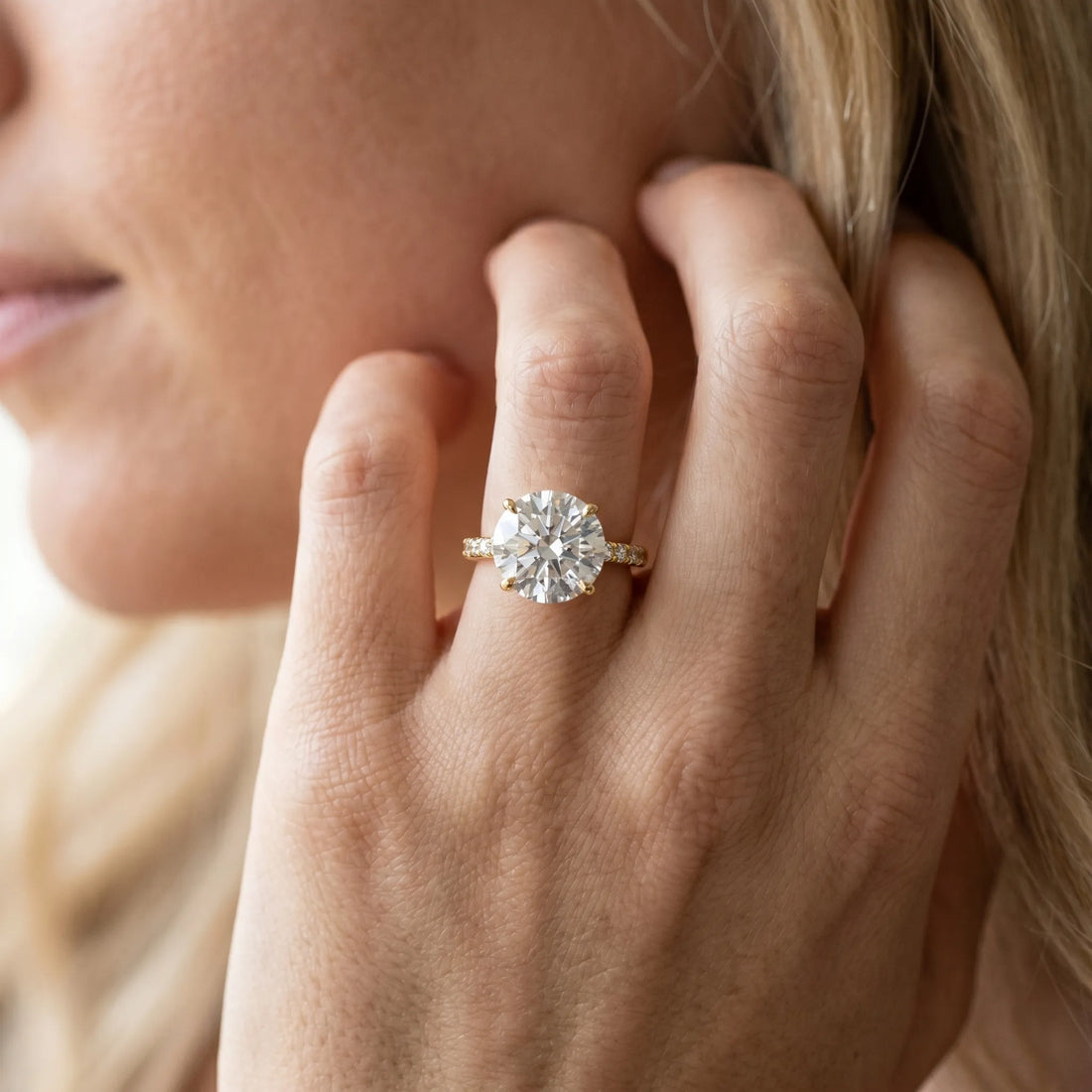 Yellow gold Round Solitaire Diamond Ring with Split Shank and Four-Prong Setting_14