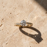 Yellow gold Round Solitaire Diamond Twist Band with Pavé Setting and Four-Prong Setting_15