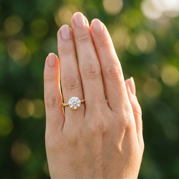 Yellow gold Round Solitaire Twist Band Ring with Four-Prong Setting