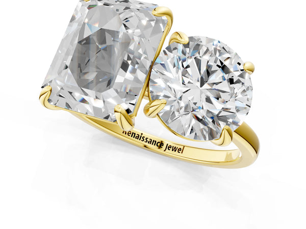 Yellow gold Round and Emerald Toi Moi Ring with Prong Setting and Plain Band