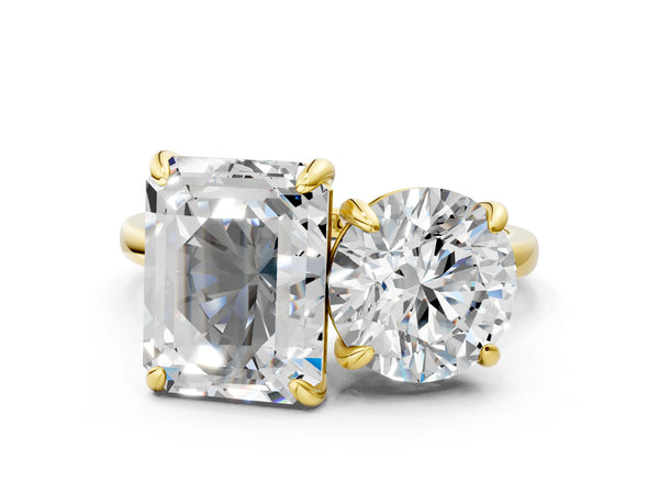 Yellow gold Round and Emerald Toi Moi Ring with Prong Setting and Plain Band