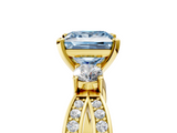 Yellow gold Three-Stone Fancy Blue Princess  Cut Diamond Twist Band with Prong Setting_39