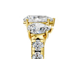 Yellow gold Three-Stone Pear Cut Diamond Pavé Band with Prong Setting_8
