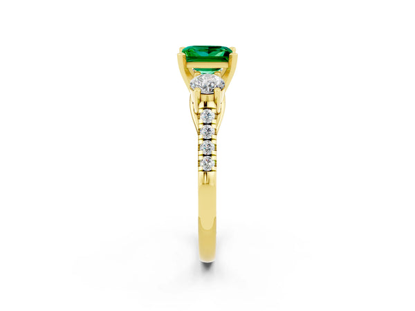 Yellow gold Three-Stone Princess Cut Emerald Pavé Band with Four-Prong Setting