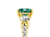 Yellow gold Three-Stone Princess Cut Green Sapphire Pavé Band with Four-Prong Setting_5