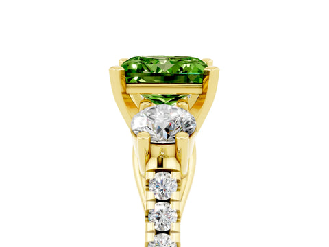 Yellow gold Three-Stone Princess Cut Peridot Pavé Band with Four-Prong Setting_5