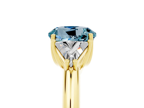 Yellow gold Three-Stone Round Cut Cut Diamond Ring with Trillion Side Stones and Four-Prong Setting_5