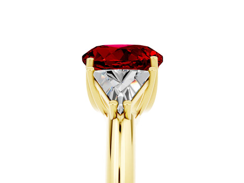 Yellow gold Three-Stone Round Cut Cut Diamond Ring with Trillion Side Stones and Four-Prong Setting_5