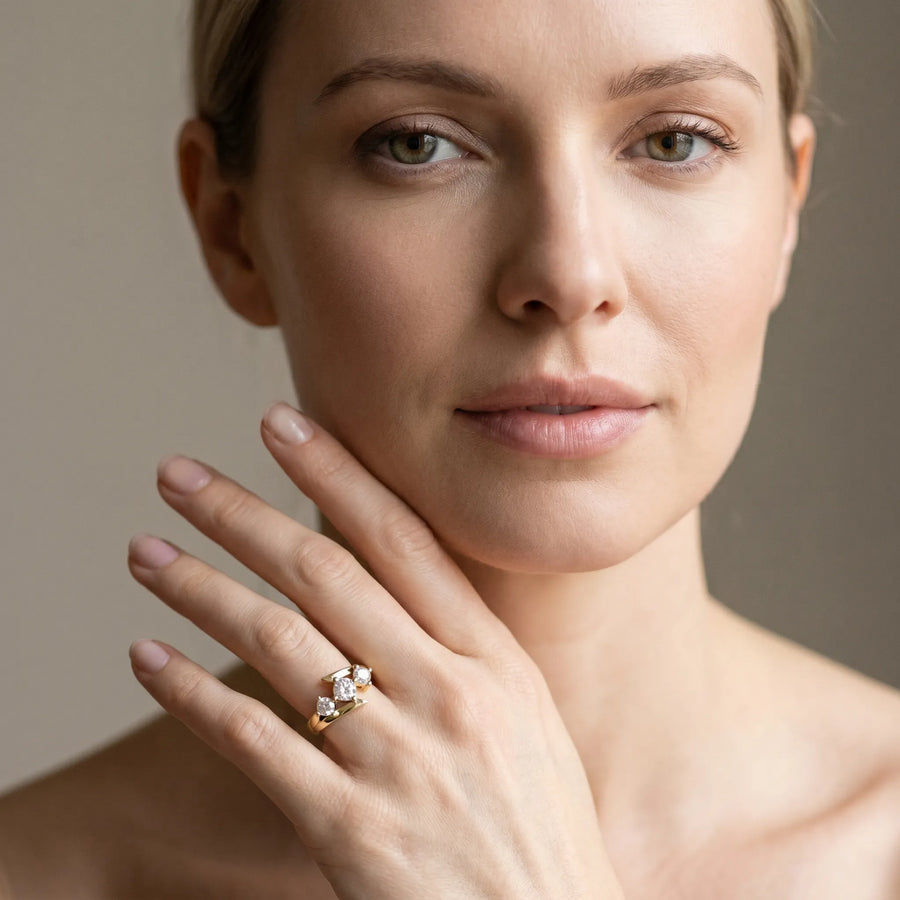Yellow gold Three-Stone Round Cut Tension Band Ring with Four-Prong Setting