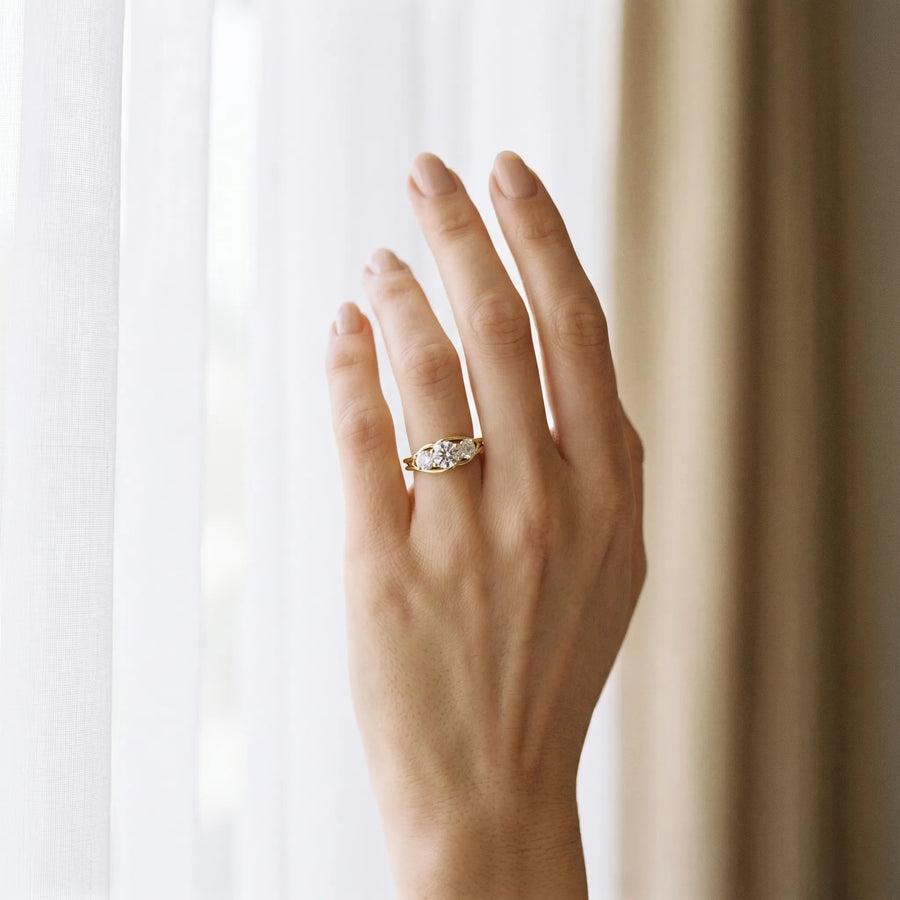 Yellow gold Three-Stone Round Diamond Split Shank Prong Setting Ring