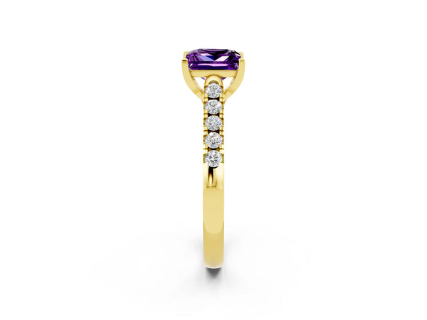 Yellow gold Princess Cut Amethyst Pavé Band Solitaire Ring with Prong Setting