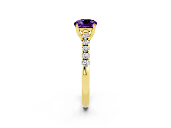 Yellow gold Cushion Cut Amethyst Pavé Band Solitaire Ring with Prong Setting