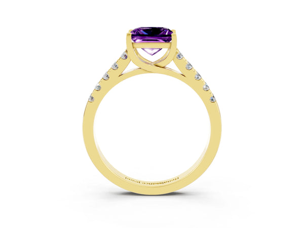 Yellow gold Princess Cut Amethyst Pavé Band Solitaire Ring with Prong Setting