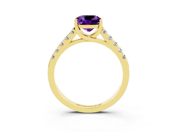 Yellow gold Cushion Cut Amethyst Pavé Band Solitaire Ring with Prong Setting