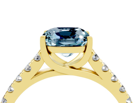Yellow gold {shape_name} Aquamarine Solitaire Ring with Pavé Band and Four-Prong Setting_4