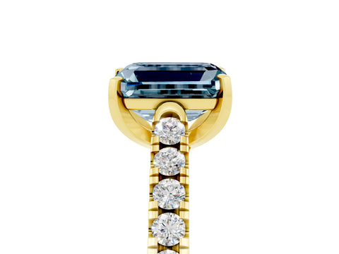 Yellow gold {shape_name} Aquamarine Solitaire Ring with Pavé Band and Four-Prong Setting_5