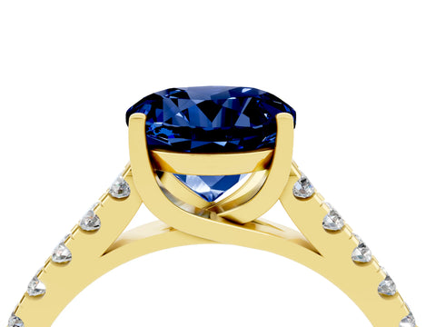 Yellow gold {shape_name} Blue Sapphire Solitaire Ring with Pavé Band and Four-Prong Setting_4