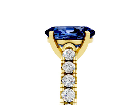 Yellow gold {shape_name} Blue Sapphire Solitaire Ring with Pavé Band and Four-Prong Setting_5