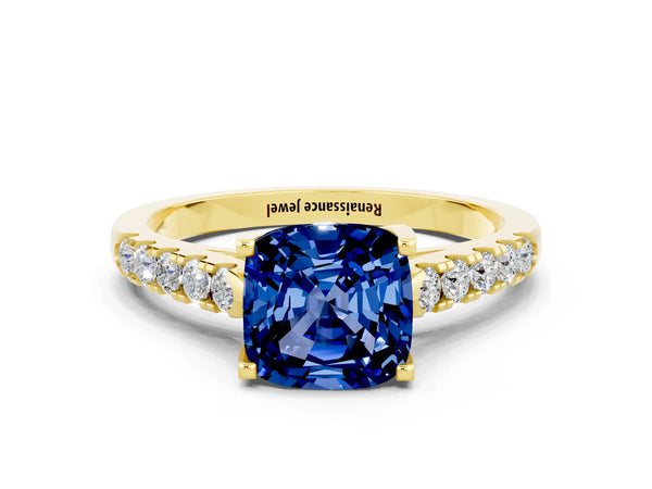 Yellow gold Cushion Cut Blue Sapphire Pavé Band Solitaire Ring with Prong Setting