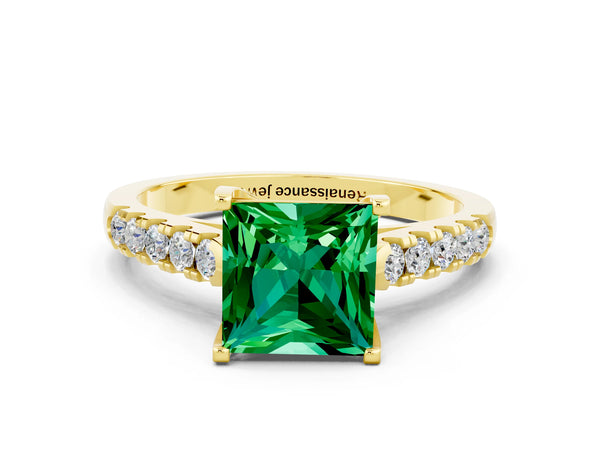 Yellow gold Princess Cut Emerald Pavé Band Solitaire Ring with Prong Setting