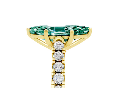 Yellow gold {shape_name} Green Sapphire Solitaire Ring with Pavé Band and Four-Prong Setting_5