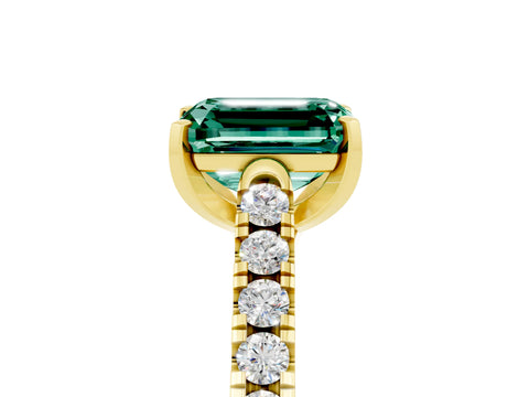 Yellow gold {shape_name} Green Sapphire Solitaire Ring with Pavé Band and Four-Prong Setting_5