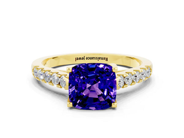 Yellow gold Cushion Cut Tanzanite Pavé Band Solitaire Ring with Prong Setting