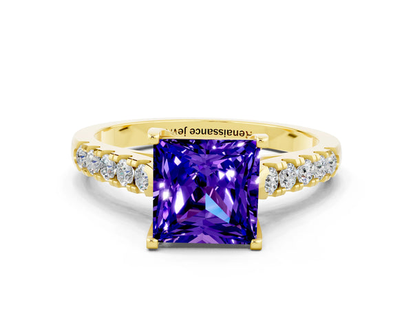 Yellow gold Princess Cut Tanzanite Pavé Band Solitaire Ring with Prong Setting