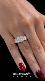 White gold Heart Cut Diamond Three-Stone Ring with Four-Prong Setting and Classic Band