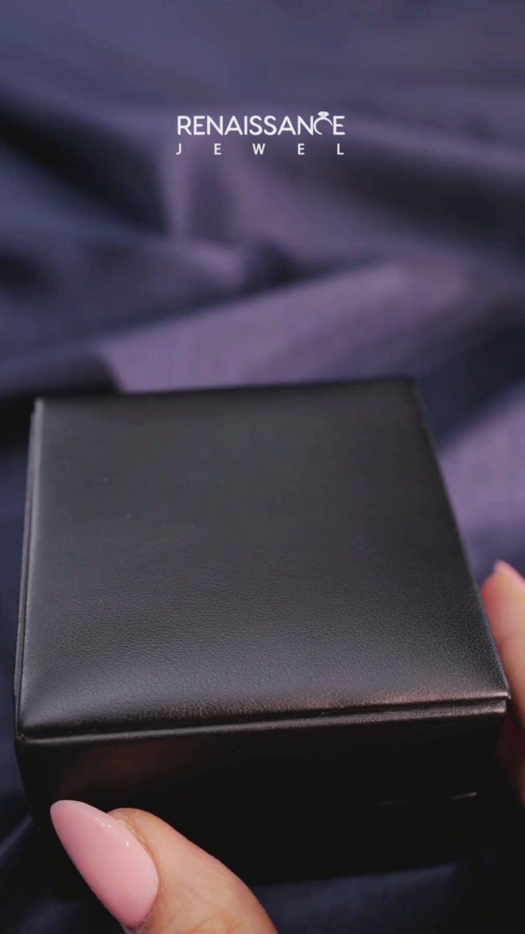 White gold Radiant Solitaire Diamond Pavé Band with Four-Prong Setting 4