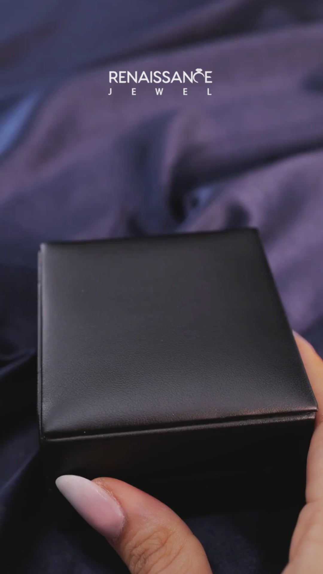 White gold Emerald Solitaire Twist Band with Pavé Setting and Four-Prong Setting 2