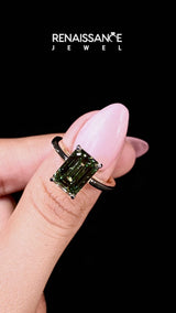 Yellow gold Fancy Green Emerald  Solitaire Diamond Ring with Four-Prong Setting and Classic Band