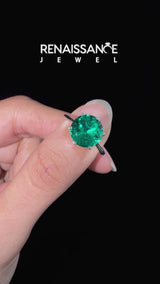 Silver Round Cut Emerald Solitaire Ring with Flower Prong Setting and Classic Band