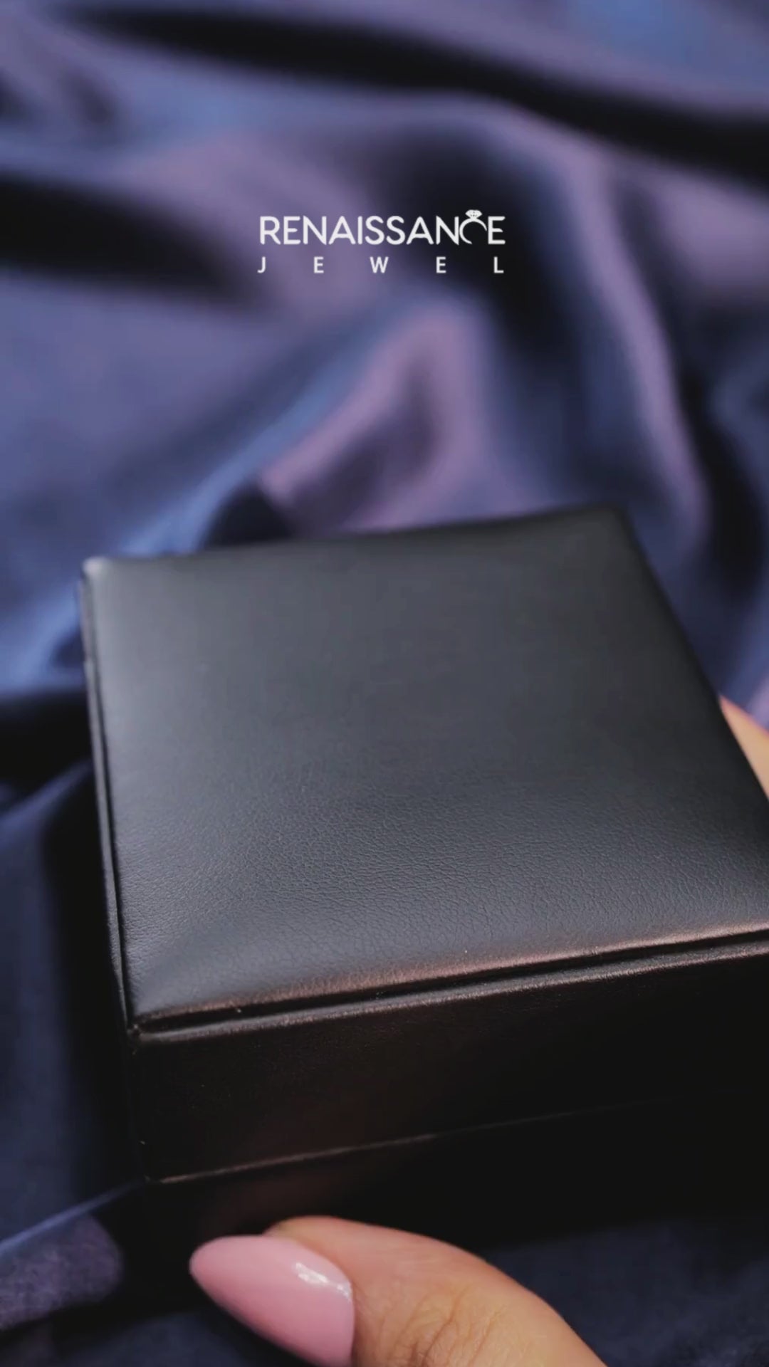 Yellow gold Pear Solitaire Diamond Pavé Band with Four-Prong Setting 4