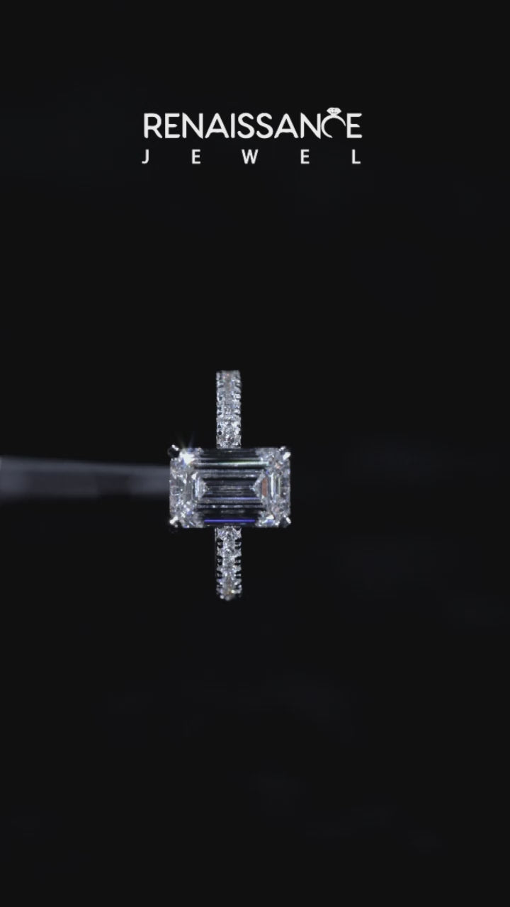 White gold Emerald Cut Diamond Pavé Band with Four-Prong Setting 3