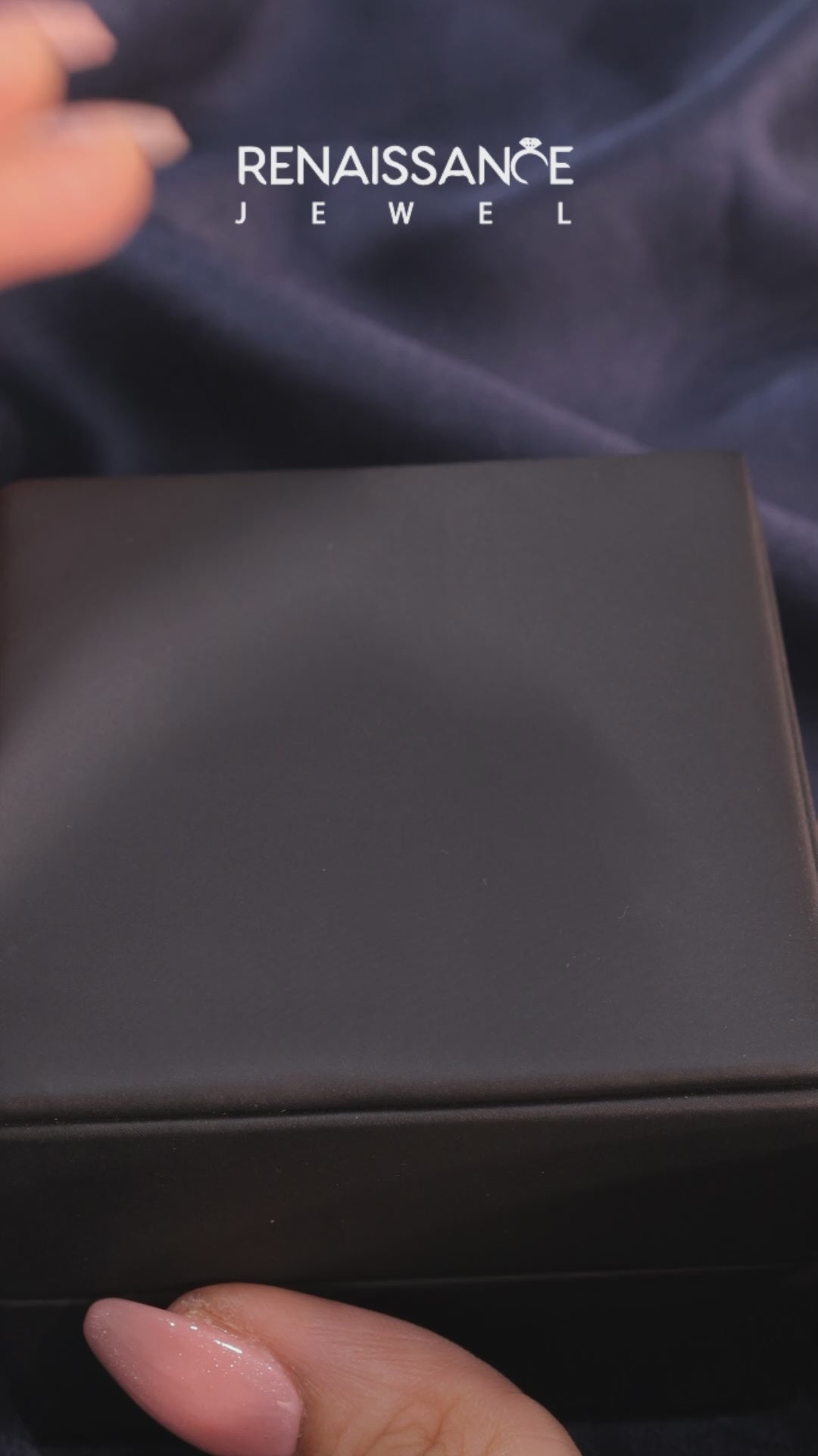 White gold Three-Stone Princess Cut Solitaire Engagement Ring with Prong Setting_24