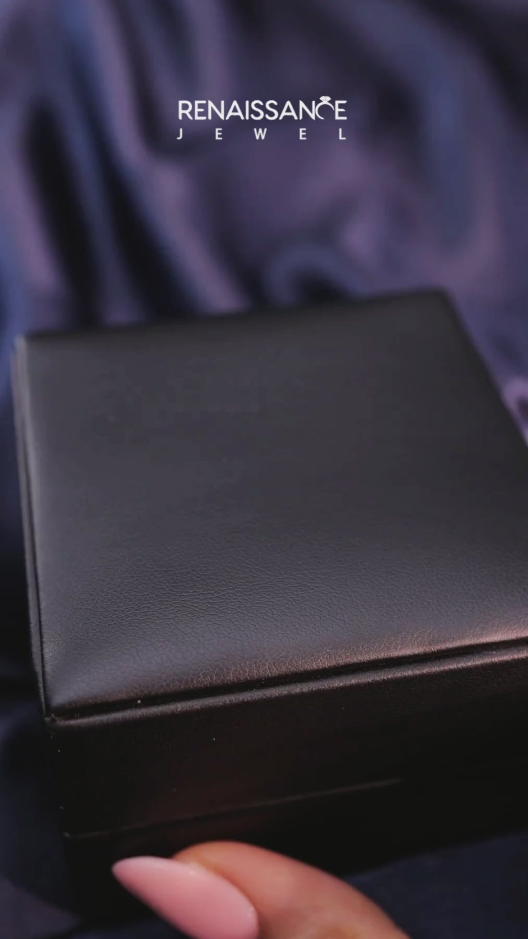 Yellow gold Pavé Round Diamond Twist Eternity Band with Prong Setting 3