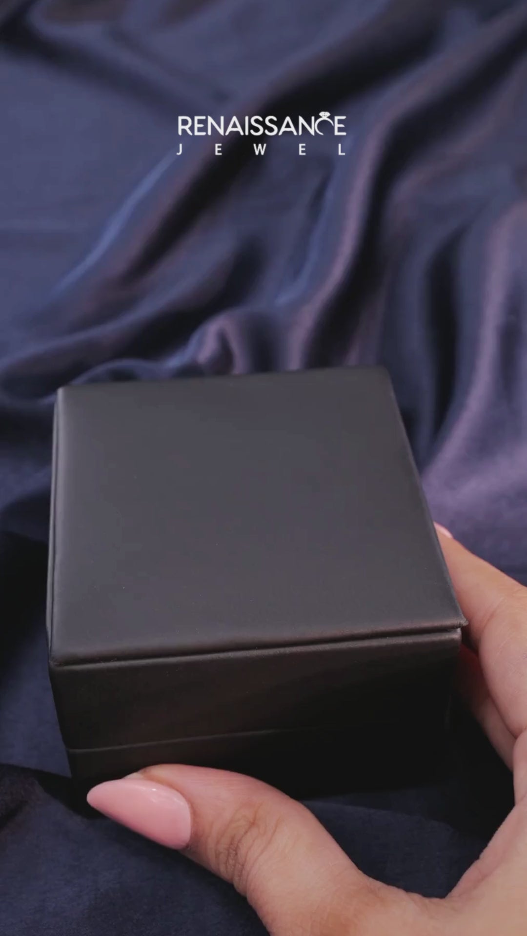 Yellow gold Pear Solitaire Diamond Pavé Band with Four-Prong Setting 4