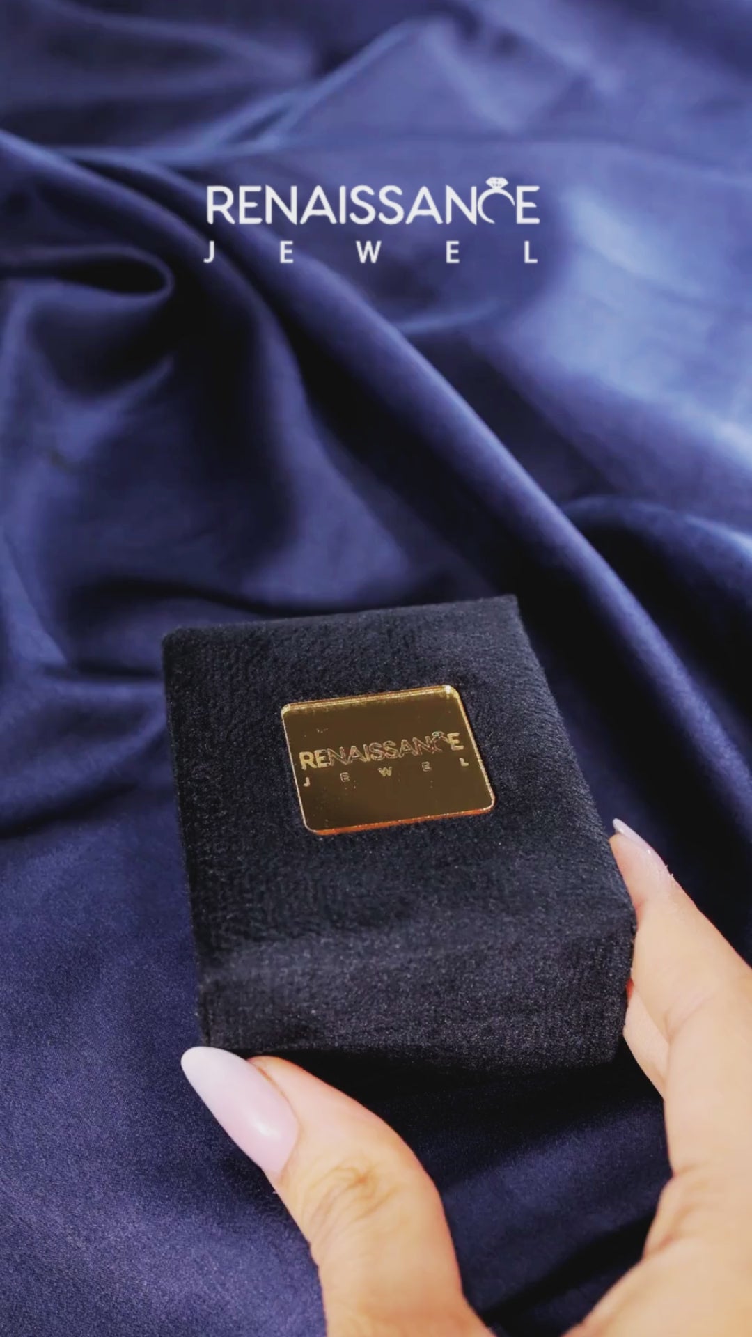 White gold Round Brilliant Diamond Stud Earrings 5