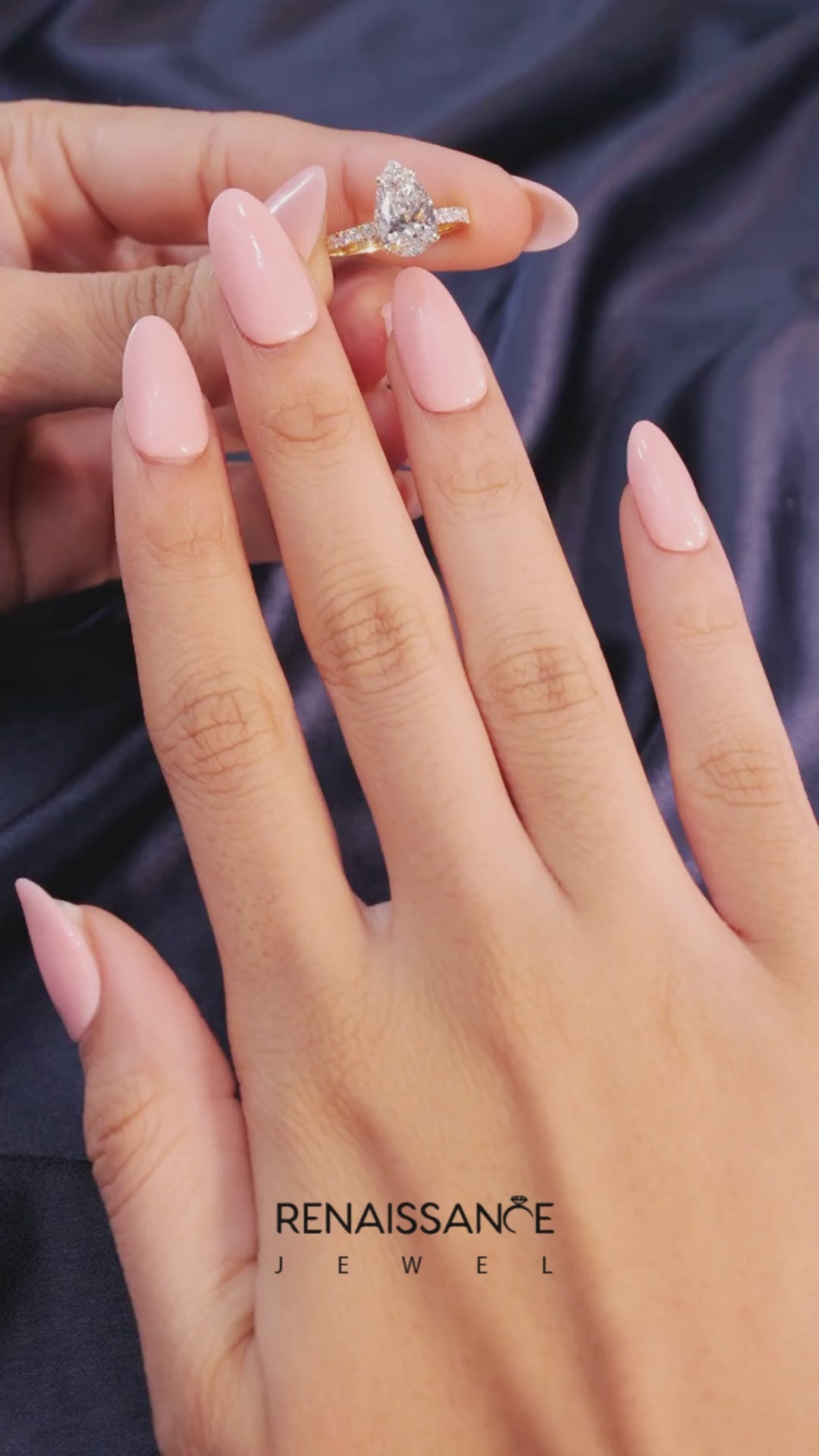 Yellow gold Pear Solitaire Diamond Pavé Band with Four-Prong Setting 5