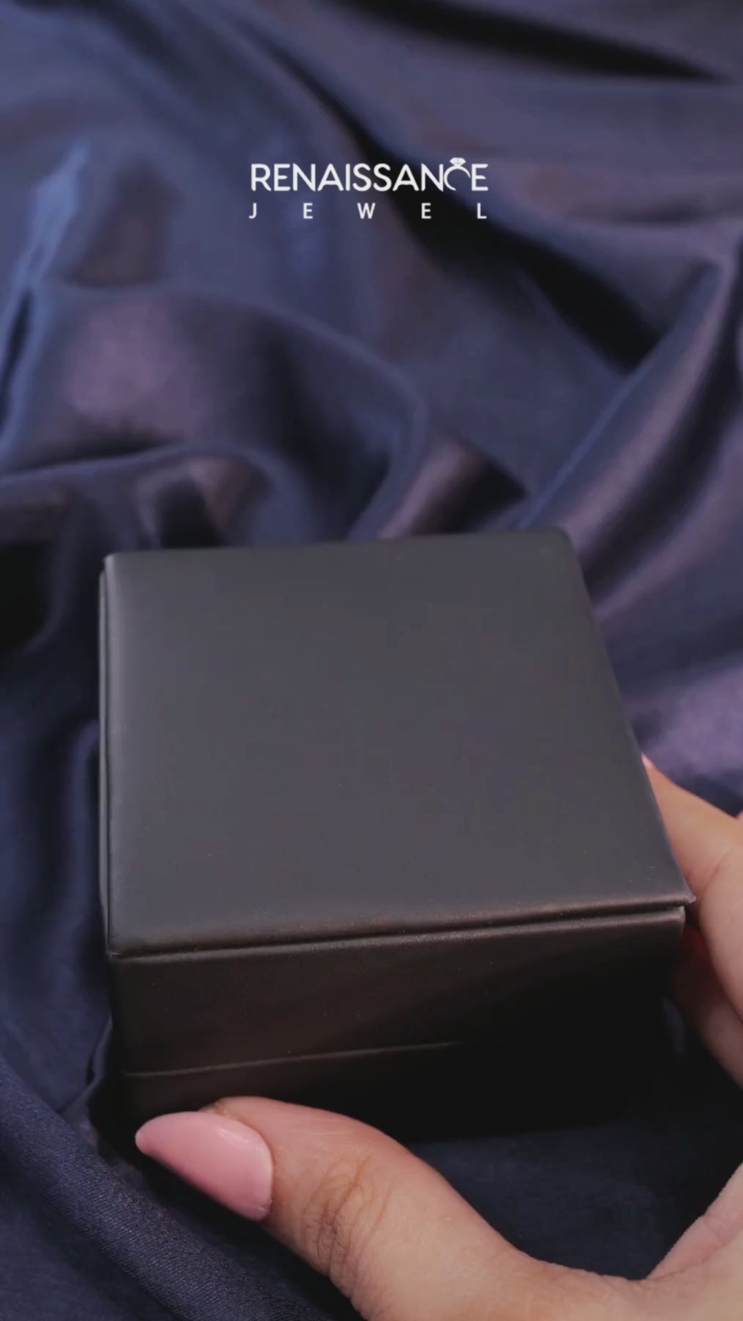 Yellow gold Marquise Solitaire Marquise Side Stone Prong Setting Ring 4