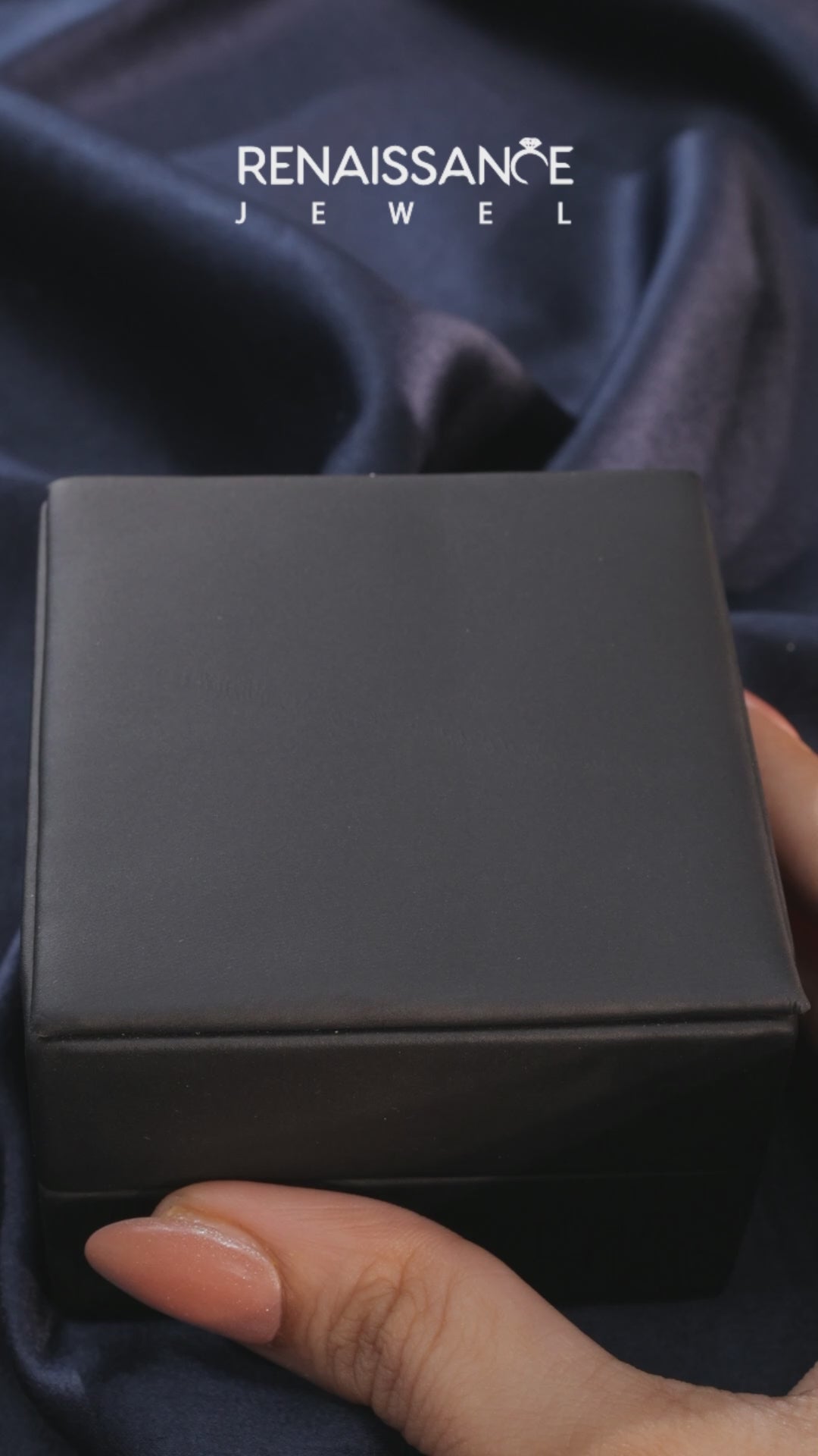 Silver Round Brilliant Diamond Infinity Twist Pave Band with Prong Setting_9