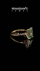 Yellow gold Fancy Green Emerald  Solitaire Diamond Ring with Four-Prong Setting and Classic Band