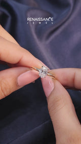Yellow gold Oval Cut Diamond Solitaire Engagement Ring with Round Band and Four-Prong Setting