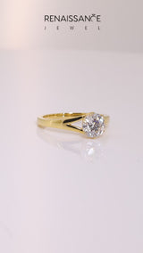 Yellow gold Princess Solitaire Diamond Ring with Six-Prong Setting and Tapered Band